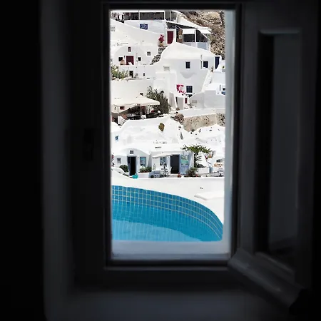 Aqua & Terra Traditional Cave