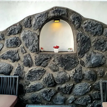 Aqua & Terra Traditional Cave * Ия