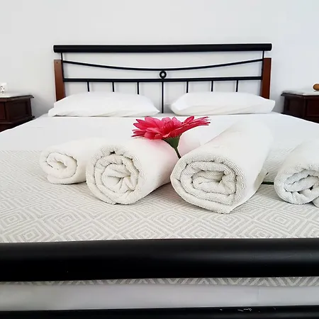 Aqua & Terra Traditional Cave Oia