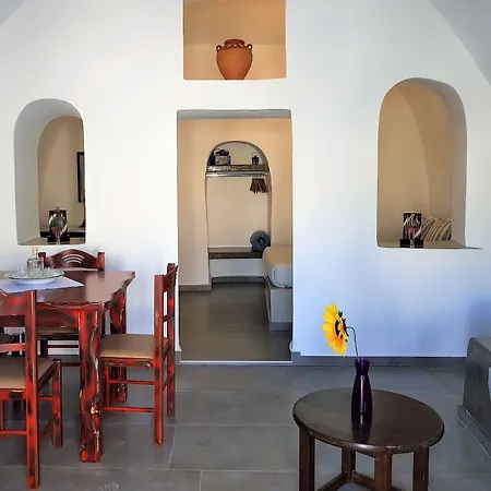 Aqua & Terra Traditional Cave Oia