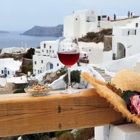 Aqua & Terra Traditional Cave Oia