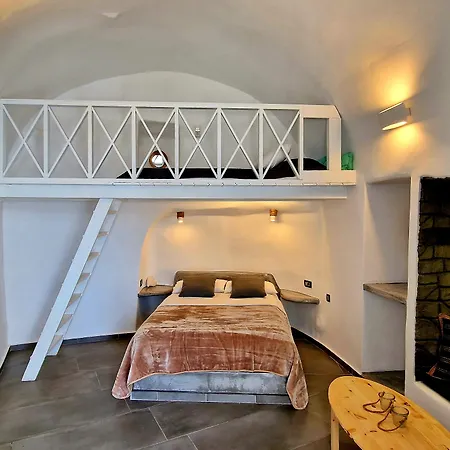 Villa Aqua & Terra Traditional Cave Oia