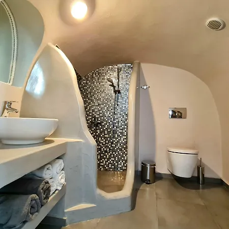 Aqua & Terra Traditional Cave *