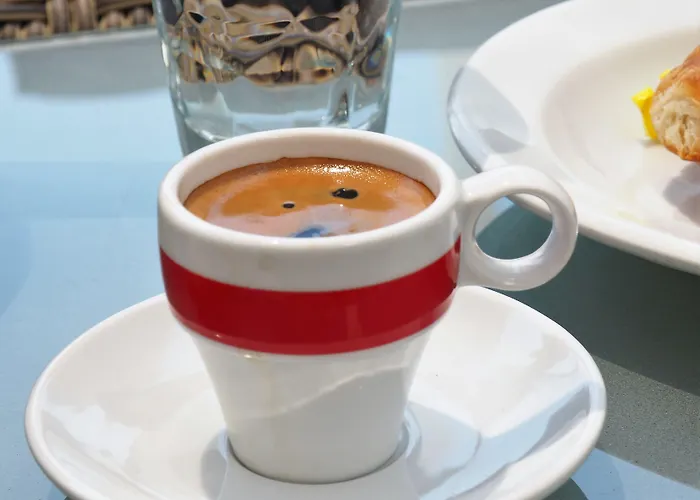 水及陶土传统洞穴公寓 伊亚