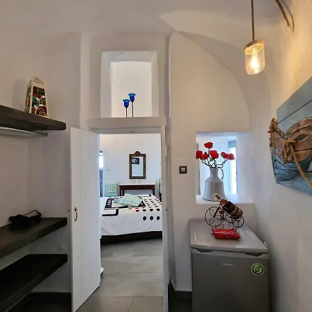 Aqua & Terra Traditional Cave Villa Oia (Santorini)