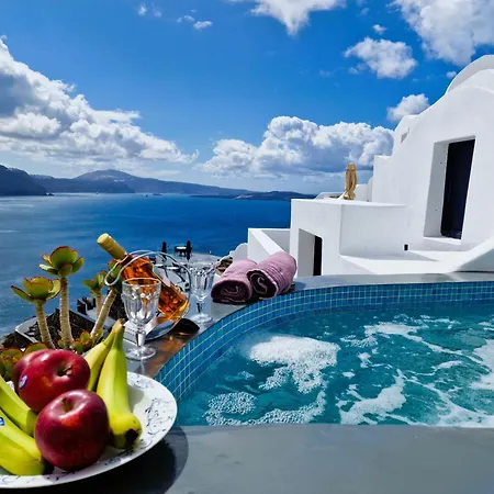 Aqua & Terra Traditional Cave Villa Oia (Santorini)