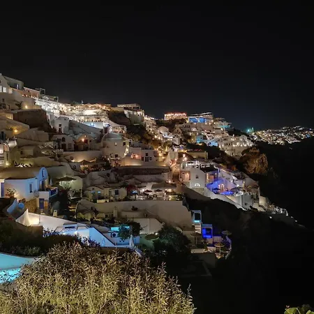 Aqua & Terra Traditional Cave Oia